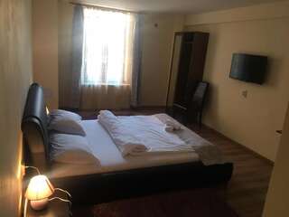 Отели типа «постель и завтрак» Casa Aurelia Сибиу Номер с кроватью размера "queen-size" и гидромассажной ванной-19